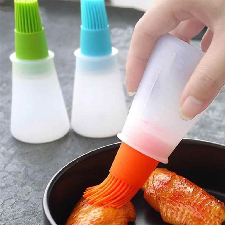 Grill Oil Bottle with Brush Portable Household Kitchen BBQ Basting Oil Silicon Brush and Oil Bottle Set for Baking Roasting